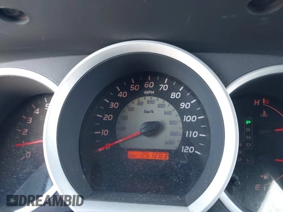 ✅ 2010 Toyota Tacoma PreRunner • VIN: 3TMJU4GNXAM104768 • Lot: 42989199. Listed on IAAI with 251,283 mi. Free auction sales archive from the USA and detailed vehicle history report at DreamBid. Image 7.