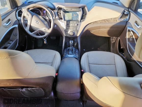 ✅ 2017 Hyundai Santa Fe 2.4L • VIN: 5XYZU3LB8HG410979 • Lot: 90727745. Wystawiony na Copart z przebiegiem 89 970 mil. Bezpłatny archiwum sprzedaży aukcyjnych z USA i szczegółowy raport historii pojazdu na DreamBid. Zdjęcie 8.