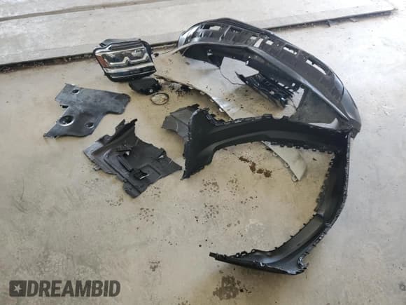 ✅ 2018 Volkswagen Atlas SE • VIN: 1V2LR2CAXJC523169 • Lot: 83990465. Listed on Copart with 146,290 mi. Free auction sales archive from the USA and detailed vehicle history report at DreamBid. Image 13.