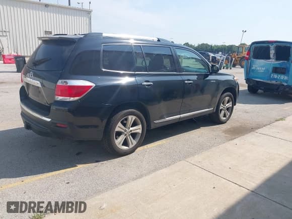 ✅ 2011 Toyota Highlander Limited • VIN: 5TDDK3EH3BS081913 • Lot: 42858523. Listed on IAAI with 132,424 mi. Free auction sales archive from the USA and detailed vehicle history report at DreamBid. Image 4.