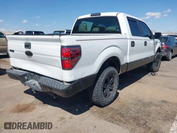 ✅ 2013 Ford F-150 XL • VIN: 1FTFW1EFXDKF06750 • Lot: 43044097. Wystawiony na IAAI z przebiegiem 226 484 mil. Bezpłatny archiwum sprzedaży aukcyjnych z USA i szczegółowy raport historii pojazdu na DreamBid. Zdjęcie 4.