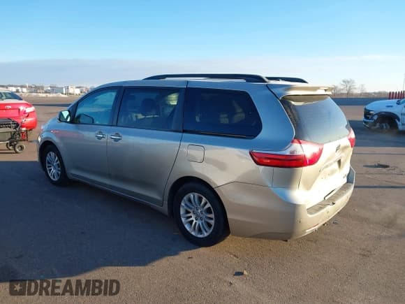 ✅ 2016 Toyota Sienna XLE • VIN: 5TDYK3DC8GS713481 • Lot: 41239824. Listed on IAAI with 176,935 mi. Free auction sales archive from the USA and detailed vehicle history report at DreamBid. Image 3.