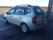 ✅ 2009 Kia Rondo LX • VIN: KNAFG528897261500 • Lot: 43739623. Wystawiony na IAAI z przebiegiem 221 385 mil. Bezpłatny archiwum sprzedaży aukcyjnych z USA i szczegółowy raport historii pojazdu na DreamBid. Zdjęcie 3.