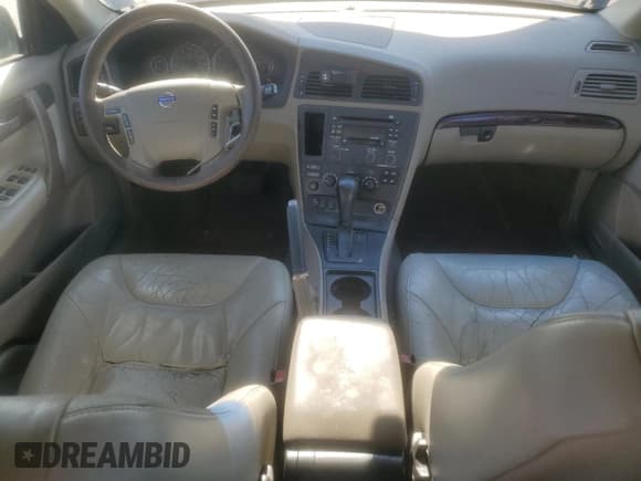 ✅ 2004 Volvo V70 • VIN: YV1SW64A742381802 • Lot: 85273405. Listed on Copart with 117,246 mi. Free auction sales archive from the USA and detailed vehicle history report at DreamBid. Image 8.