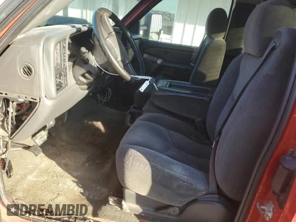 ✅ 2006 Chevrolet Silverado 1500 LS • VIN: 2GCEK19B961274448 • Lot: 77346764. Wystawiony na Copart z przebiegiem 343 618 mil mil. Skorzystaj z bezpłatnego archiwum sprzedaży aukcyjnych z USA i zobacz szczegółowy raport historii pojazdu na DreamBid. Zdjęcie 7.