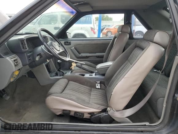 ✅ 1989 Ford Mustang • VIN: 1FABP41A9KF137799 • Lot: 69216465. Wystawiony na Copart z przebiegiem 92 419 mil. Bezpłatny archiwum sprzedaży aukcyjnych z USA i szczegółowy raport historii pojazdu na DreamBid. Zdjęcie 7.