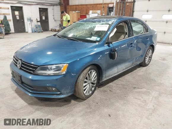 ✅ 2015 Volkswagen Jetta SE • VIN: 3VWD07AJ2FM315225 • Лот: 41929278. Опубликован ранее на IAAI с пробегом 127 240 миль. Бесплатный доступ к архиву аукционных продаж из США и подробный отчёт об истории автомобиля на DreamBid. Изображение 2.