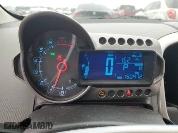 ✅ 2013 Chevrolet Sonic LT • VIN: 1G1JC6SHXD4142896 • Лот: 75015374. Размещён на Copart с пробегом 150 472 миль миль. Получите бесплатный доступ к архиву аукционных продаж из США и посмотрите подробный отчёт об истории автомобиля на DreamBid. Изображение 9.