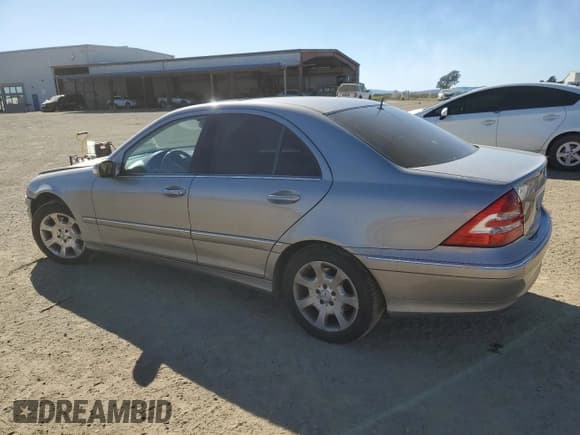 ✅ 2005 Mercedes-Benz C 320 • VIN: WDBRF64J15F602520 • Lot: 48212235. Wystawiony na Copart z przebiegiem 136 330 mil. Bezpłatny archiwum sprzedaży aukcyjnych z USA i szczegółowy raport historii pojazdu na DreamBid. Zdjęcie 2.