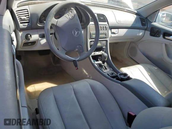 ✅ 2001 Mercedes-Benz CLK 320/430 • VIN: WDBLK70G81T069854 • Lot: 55624715. Wystawiony na Copart z przebiegiem Nie podano. Bezpłatny archiwum sprzedaży aukcyjnych z USA i szczegółowy raport historii pojazdu na DreamBid. Zdjęcie 8.