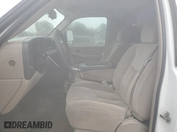 ✅ 2006 Chevrolet Silverado 1500 Work Truck • VIN: 3GCEC14X26G262097 • Лот: 81327164. Опубликован ранее на Copart с пробегом 172 706 миль. Бесплатный доступ к архиву аукционных продаж из США и подробный отчёт об истории автомобиля на DreamBid. Изображение 7.