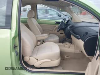 ✅ 2003 Volkswagen Beetle GLS • VIN: 3VWCK21C43M401173 • Lot: 43578818. Wystawiony na IAAI z przebiegiem 138 409 mil. Bezpłatny archiwum sprzedaży aukcyjnych z USA i szczegółowy raport historii pojazdu na DreamBid. Zdjęcie 5.