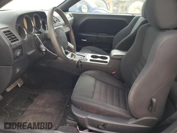 ✅ 2010 Dodge Challenger SE • VIN: 2B3CJ4DV6AH137269 • Lot: 75540534. Wystawiony na Copart z przebiegiem 96 836 mil. Bezpłatny archiwum sprzedaży aukcyjnych z USA i szczegółowy raport historii pojazdu na DreamBid. Zdjęcie 7.