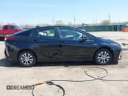✅ 2021 Toyota Prius LE • VIN: JTDKAMFP5M3187029 • Lot: 41985248. Wystawiony na IAAI z przebiegiem 16 419 mil. Bezpłatny archiwum sprzedaży aukcyjnych z USA i szczegółowy raport historii pojazdu na DreamBid. Zdjęcie 13.