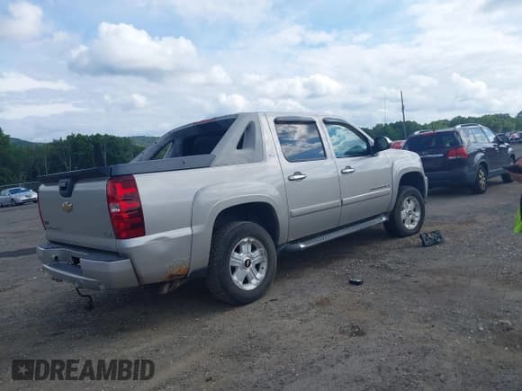 ✅ 2007 Chevrolet Avalanche LTZ • VIN: 3GNFK12367G279307 • Лот: 42907471. Опубликован ранее на IAAI с пробегом Не указан. Бесплатный доступ к архиву аукционных продаж из США и подробный отчёт об истории автомобиля на DreamBid. Изображение 4.
