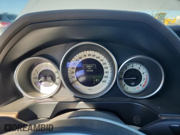 ✅ 2016 Mercedes-Benz E 350 Sport • VIN: WDDHF5KB5GB184207 • Lot: 84296175. Listed on Copart with 109,205 mi. Free auction sales archive from the USA and detailed vehicle history report at DreamBid. Image 9.