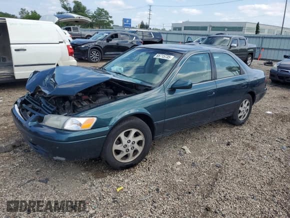 ✅ 1998 Toyota Camry LE • VIN: JT2BF28K0W0110427 • Lot: 65715735. Wystawiony na Copart z przebiegiem 100 656 mil. Bezpłatny archiwum sprzedaży aukcyjnych z USA i szczegółowy raport historii pojazdu na DreamBid. Zdjęcie 1.
