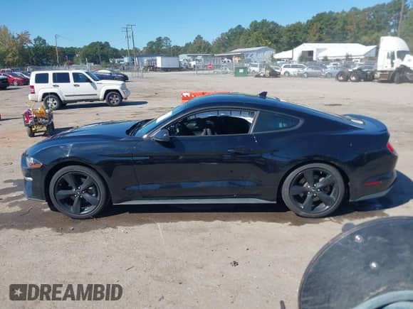 2021 Ford Mustang EcoBoost z VIN 1FA6P8TH8M5134422, wystawiony jako IAAI lot #43414779 z przebiegiem 70 611 mil mil oraz . Historia ofert i sprzedaży dostępna na DreamBid. Obrazek 14.