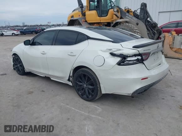 ✅ 2019 Nissan Maxima Platinum • VIN: 1N4AA6AV4KC373824 • Lot: 41657574. Wystawiony na IAAI z przebiegiem 68 995 mil. Bezpłatny archiwum sprzedaży aukcyjnych z USA i szczegółowy raport historii pojazdu na DreamBid. Zdjęcie 3.