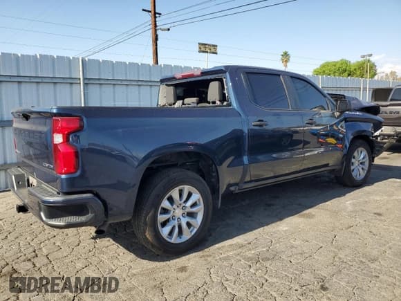 ✅ 2022 Chevrolet Silverado 1500 Custom • VIN: 3GCPWBEK9NG117629 • Лот: 71227335. Опубликован ранее на Copart с пробегом 57 503 миль. Бесплатный доступ к архиву аукционных продаж из США и подробный отчёт об истории автомобиля на DreamBid. Изображение 3.