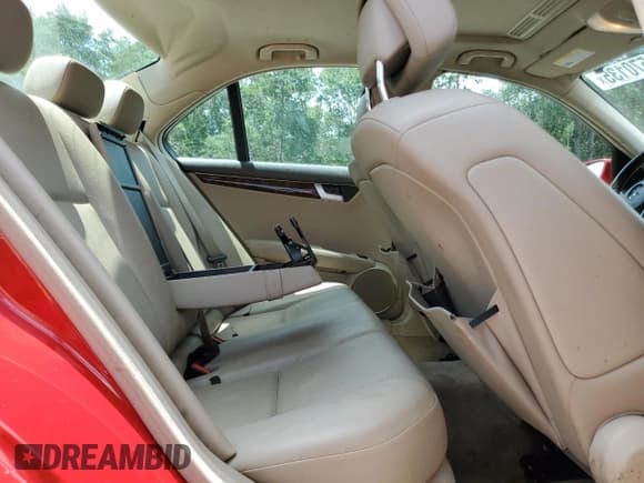 ✅ 2014 Mercedes-Benz C 250 Sport • VIN: WDDGF4HB6EA911824 • Lot: 63570135. Wystawiony na Copart z przebiegiem 130 110 mil. Bezpłatny archiwum sprzedaży aukcyjnych z USA i szczegółowy raport historii pojazdu na DreamBid. Zdjęcie 10.