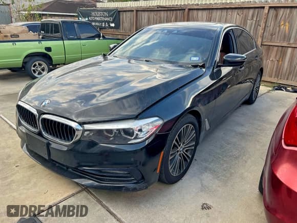 ✅ 2018 BMW 5 Series 530i • VIN: WBAJA5C5XJWA56967 • Лот: 95072665. Опубликован ранее на Copart с пробегом 131 824 миль. Бесплатный доступ к архиву аукционных продаж из США и подробный отчёт об истории автомобиля на DreamBid. Изображение 2.