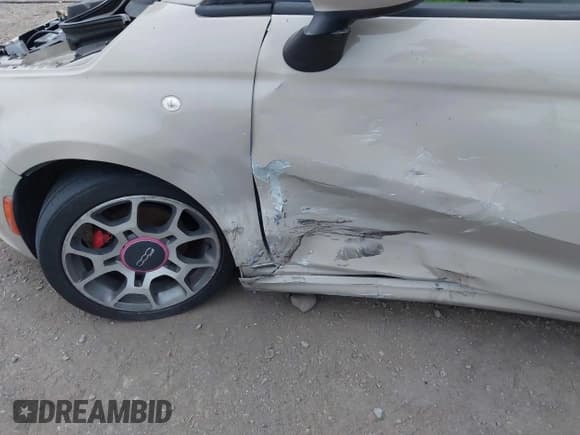 ✅ 2012 FIAT 500 Sport • VIN: 3C3CFFBR3CT112295 • Lot: 43704057. Wystawiony na IAAI z przebiegiem 127 746 mil. Bezpłatny archiwum sprzedaży aukcyjnych z USA i szczegółowy raport historii pojazdu na DreamBid. Zdjęcie 6.