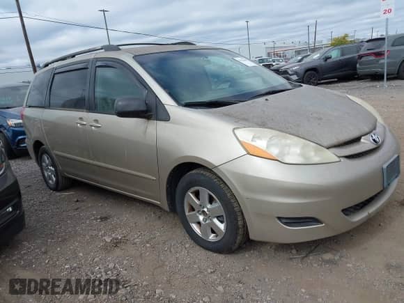 2009 Toyota Sienna CE z VIN 5TDZK23C49S254730, wystawiony jako IAAI lot #43262449 z przebiegiem 181 939 mil mil oraz . Historia ofert i sprzedaży dostępna na DreamBid. Obrazek 1.