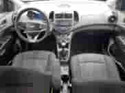 2013 Chevrolet Sonic LT с VIN 1G1JD6SH1D4180613, выставлен на аукционе Copart как лот 58406225 с пробегом 178 814 миль миль и Чистый • Clean title. История ставок и продаж доступна на DreamBid. Изображение 8.