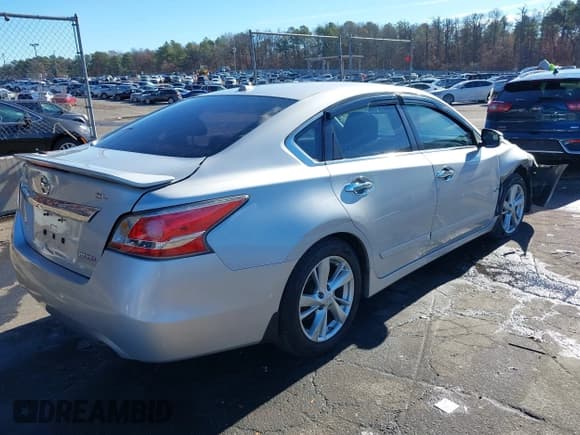 ✅ 2015 Nissan Altima S • VIN: 1N4AL3APXFN905808 • Lot: 43694718. Listed on IAAI with 88,081 mi. Free auction sales archive from the USA and detailed vehicle history report at DreamBid. Image 4.