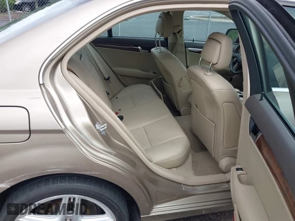 ✅ 2009 Mercedes-Benz C 300 Sport • VIN: WDDGF54X69R063653 • Lot: 43180934. Listed on IAAI with 122,346 mi. Free auction sales archive from the USA and detailed vehicle history report at DreamBid. Image 8.