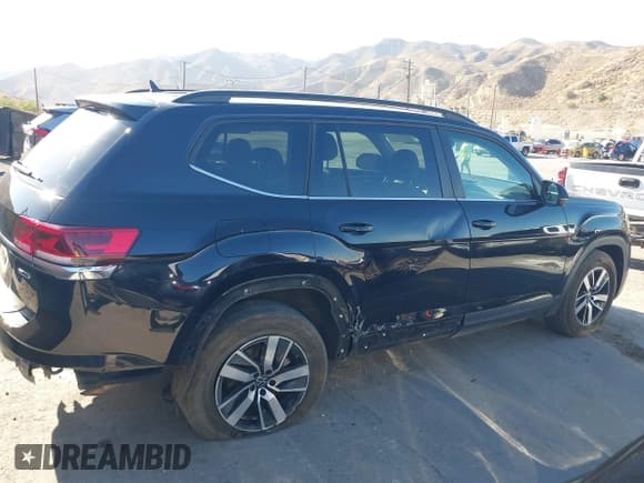 ✅ 2022 Volkswagen Atlas SE • VIN: 1V2LP2CA6NC553765 • Lot: 42691320. Listed on IAAI with 71,609 mi. Free auction sales archive from the USA and detailed vehicle history report at DreamBid. Image 14.