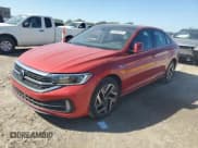 ✅ 2023 Volkswagen Jetta SEL • VIN: 3VWGM7BU1PM055007 • Лот: 82080925. Опубликован ранее на Copart с пробегом 19 359 миль. Бесплатный доступ к архиву аукционных продаж из США и подробный отчёт об истории автомобиля на DreamBid. Изображение 1.