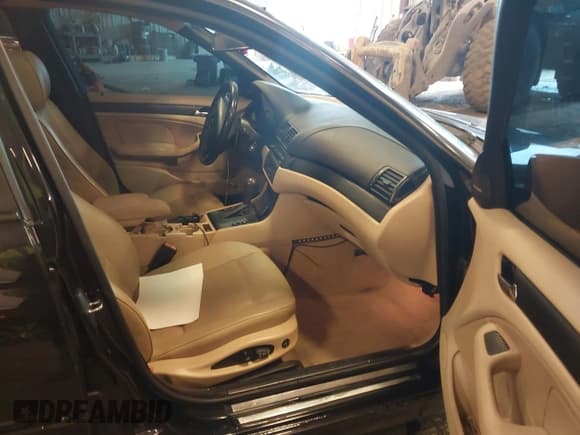 ✅ 2003 BMW 3 Series 330xi • VIN: WBAEW53423PG23521 • Lot: 43504324. Wystawiony na IAAI z przebiegiem 174 477 mil. Bezpłatny archiwum sprzedaży aukcyjnych z USA i szczegółowy raport historii pojazdu na DreamBid. Zdjęcie 5.