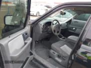 ✅ 2003 Ford Expedition XLT Value • VIN: 1FMPU16W13LC06625 • Lot: 43819356. Wystawiony na IAAI z przebiegiem 173 383 mil. Bezpłatny archiwum sprzedaży aukcyjnych z USA i szczegółowy raport historii pojazdu na DreamBid. Zdjęcie 5.