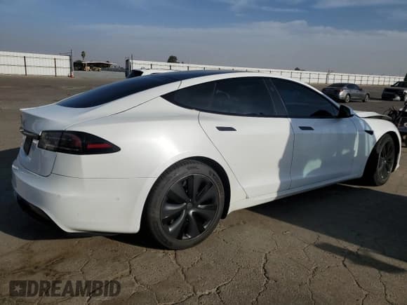 ✅ 2022 Tesla Model S • VIN: 5YJSA1E58NF483388 • Lot: 80904265. Wystawiony na Copart z przebiegiem 121 037 mil. Bezpłatny archiwum sprzedaży aukcyjnych z USA i szczegółowy raport historii pojazdu na DreamBid. Zdjęcie 3.