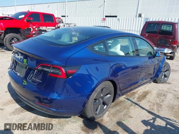 ✅ 2021 Tesla Model 3 Long Range • VIN: 5YJ3E1EB8MF010202 • Lot: 43184800. Wystawiony na IAAI z przebiegiem 72 106 mil. Bezpłatny archiwum sprzedaży aukcyjnych z USA i szczegółowy raport historii pojazdu na DreamBid. Zdjęcie 4.