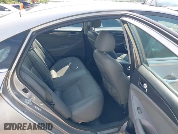 ✅ 2014 Hyundai Sonata Limited • VIN: KMHEC4A49EA106885 • Lot: 42503622. Wystawiony na IAAI z przebiegiem 141 200 mil. Bezpłatny archiwum sprzedaży aukcyjnych z USA i szczegółowy raport historii pojazdu na DreamBid. Zdjęcie 8.