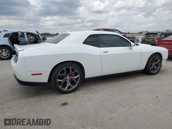 ✅ 2015 Dodge Challenger SXT Plus • VIN: 2C3CDZBG1FH757630 • Lot: 63561574. Wystawiony na Copart z przebiegiem 86 258 mil. Bezpłatny archiwum sprzedaży aukcyjnych z USA i szczegółowy raport historii pojazdu na DreamBid. Zdjęcie 3.