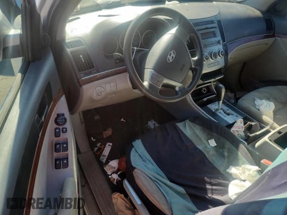 ✅ 2008 Hyundai Veracruz GLS • VIN: KM8NU13C28U072338 • Lot: 89871505. Listed on Copart with 179,940 mi. Free auction sales archive from the USA and detailed vehicle history report at DreamBid. Image 8.