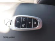 ✅ 2023 Hyundai Santa Fe XRT • VIN: 5NMS6DAJ3PH607039 • Lot: 43228367. Wystawiony na IAAI z przebiegiem 21 116 mil. Bezpłatny archiwum sprzedaży aukcyjnych z USA i szczegółowy raport historii pojazdu na DreamBid. Zdjęcie 11.