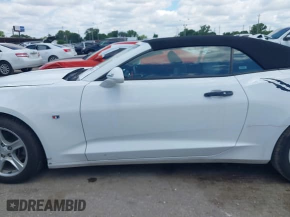 ✅ 2020 Chevrolet Camaro 1LT • VIN: 1G1FB3DX5L0128681 • Lot: 42239437. Listed on IAAI with Not provided. Free auction sales archive from the USA and detailed vehicle history report at DreamBid. Image 13.