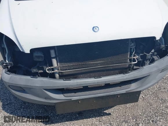 ✅ 2012 Mercedes-Benz Sprinter Cargo • VIN: WD3PE8CB5C5710802 • Lot: 43270286. Wystawiony na IAAI z przebiegiem 304 265 mil. Bezpłatny archiwum sprzedaży aukcyjnych z USA i szczegółowy raport historii pojazdu na DreamBid. Zdjęcie 6.