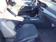 ✅ 2014 Mercedes-Benz C 250 • VIN: WDDGJ4HB5EG278034 • Lot: 41435245. Wystawiony na IAAI z przebiegiem 169 517 mil. Bezpłatny archiwum sprzedaży aukcyjnych z USA i szczegółowy raport historii pojazdu na DreamBid. Zdjęcie 5.