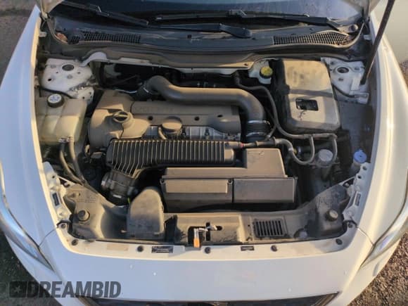 ✅ 2013 Volvo C30 T5 • VIN: YV1672MK2D2301788 • Lot: 49903675. Wystawiony na Copart z przebiegiem 74 268 mil. Bezpłatny archiwum sprzedaży aukcyjnych z USA i szczegółowy raport historii pojazdu na DreamBid. Zdjęcie 11.