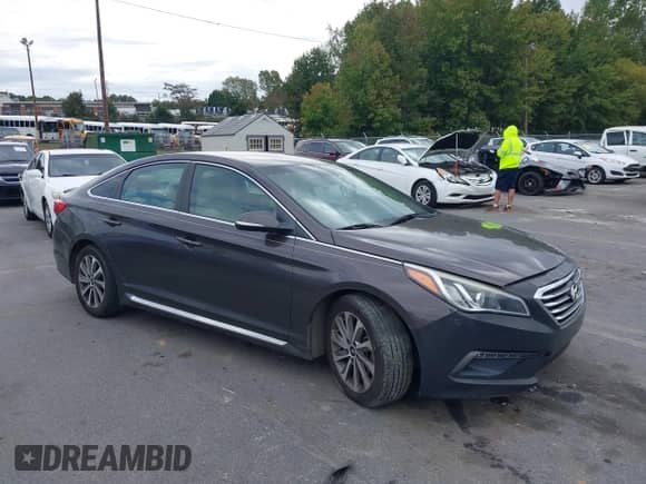 2015 Hyundai Sonata Sport z VIN 5NPE34AF4FH022103, wystawiony jako IAAI lot #43426151 z przebiegiem 253 062 mil mil oraz . Historia ofert i sprzedaży dostępna na DreamBid. Obrazek 1.