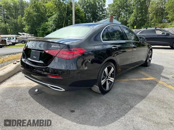 ✅ 2024 Mercedes-Benz C 300 • VIN: W1KAF4HB1RR184850 • Lot: 63047705. Wystawiony na Copart z przebiegiem 25 664 mil. Bezpłatny archiwum sprzedaży aukcyjnych z USA i szczegółowy raport historii pojazdu na DreamBid. Zdjęcie 3.