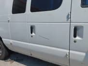 ✅ 2012 Ford Econoline Cargo Commercial • VIN: 1FTNE1EW0CDB13390 • Lot: 42899058. Wystawiony na IAAI z przebiegiem 119 855 mil. Bezpłatny archiwum sprzedaży aukcyjnych z USA i szczegółowy raport historii pojazdu na DreamBid. Zdjęcie 6.