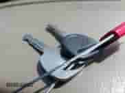 2002 Chevrolet Silverado 1500 LS z VIN 1GCEK14V12Z277928, wystawiony jako IAAI lot #42049150 z przebiegiem 198 414 mil mil oraz . Historia ofert i sprzedaży dostępna na DreamBid. Obrazek 11.