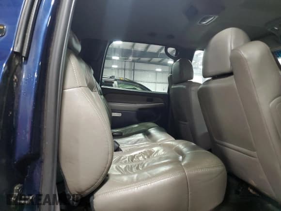 ✅ 2002 Chevrolet Suburban LS • VIN: 3GNFK16Z32G258681 • Лот: 81319324. Опубликован ранее на Copart с пробегом 191 442 миль. Бесплатный доступ к архиву аукционных продаж из США и подробный отчёт об истории автомобиля на DreamBid. Изображение 11.